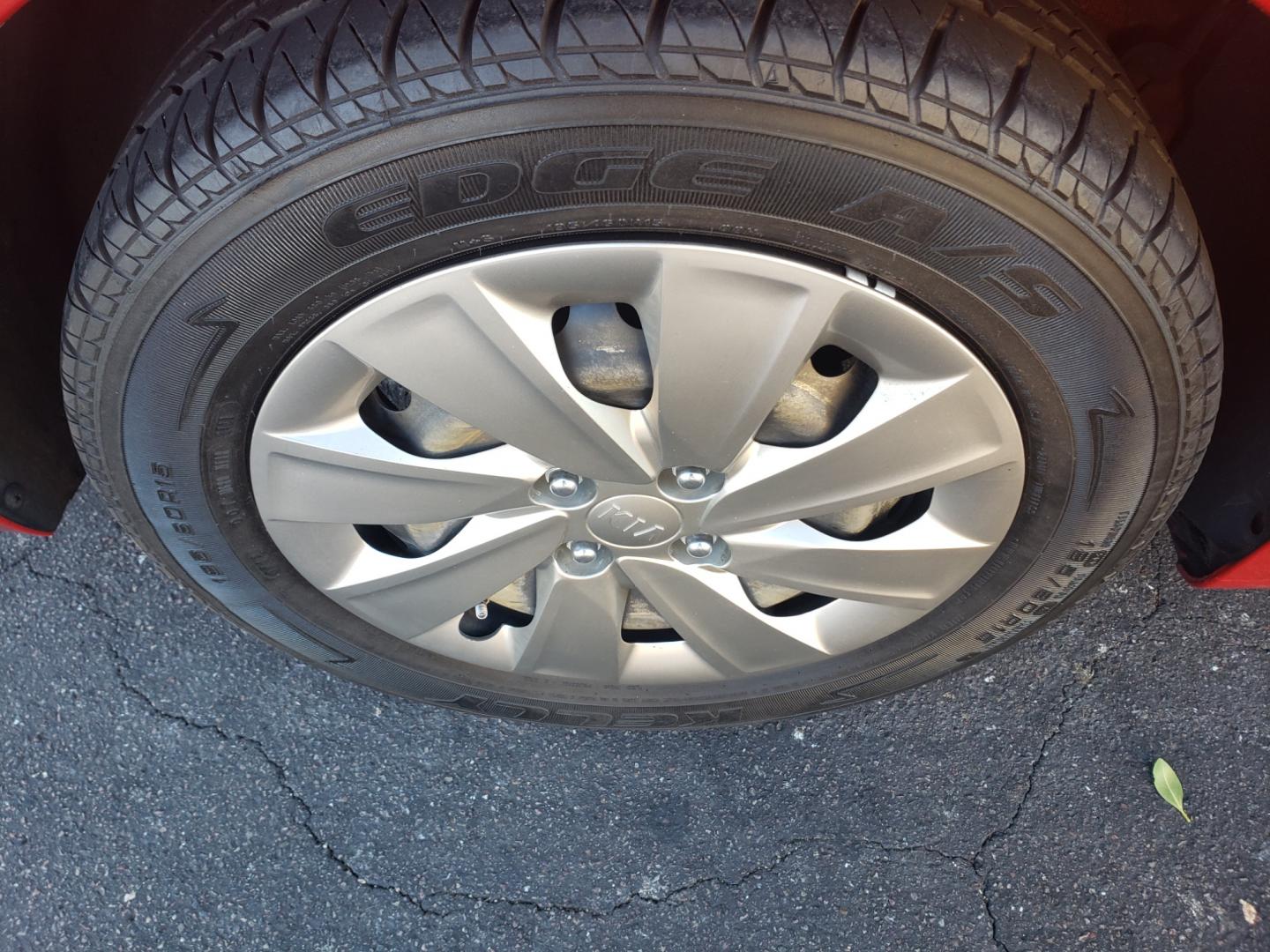 2018 /gray and black Kia Rio S (3KPA24AB4JE) with an 1.6L L4 DOHC 16V engine, 4-Speed Automatic transmission, located at 323 E Dunlap Ave., Phoenix, AZ, 85020, (602) 331-9000, 33.567677, -112.069000 - Photo#18